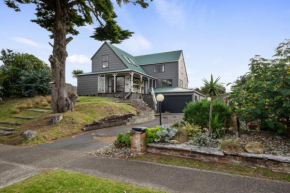 Beach Haven Manor - Waikanae Beach Holiday Home